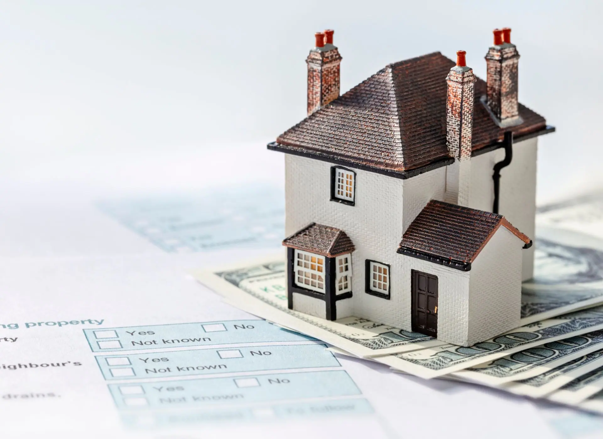 Documento con casa encima