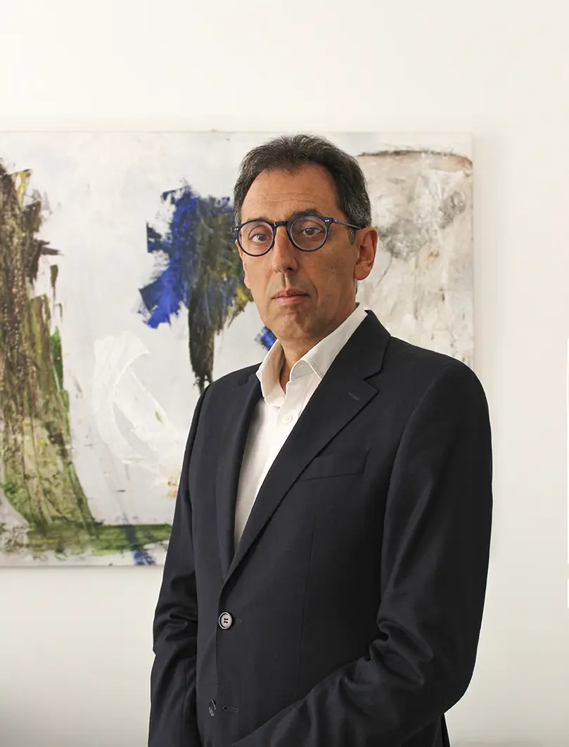 Imagen de Diego Barrado en su despacho